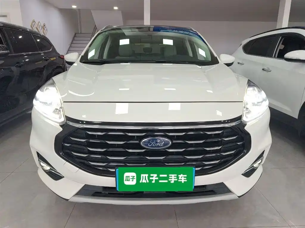 Escape EcoBoost 245 2 WD Shine Enjoyment