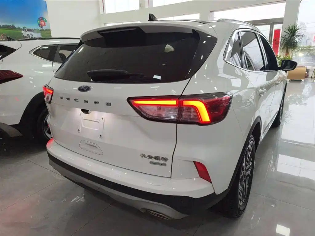Escape EcoBoost 245 2 WD Shine Enjoyment