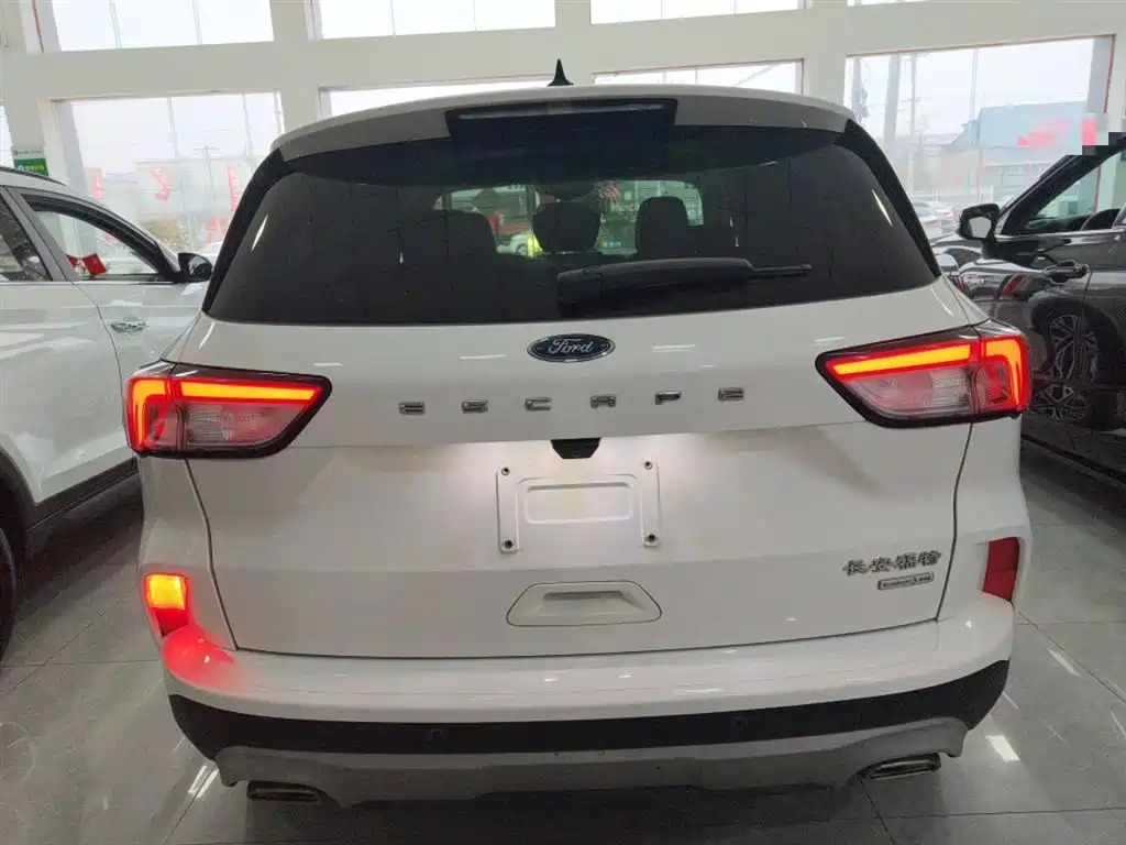 Escape EcoBoost 245 2 WD Shine Enjoyment