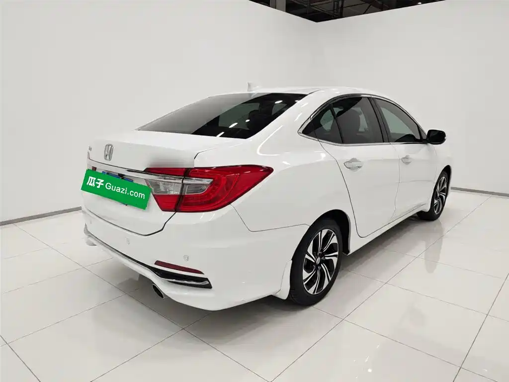 Crider 1.8 L CVT Luxury