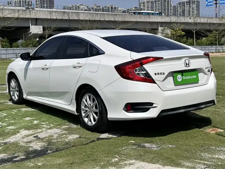 Honda Civic 180 TURBO CVT Comfort