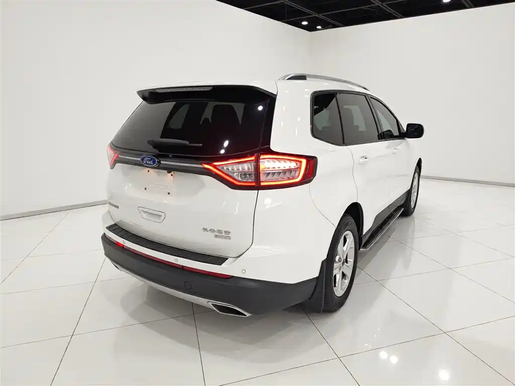 Edge EcoBoost 245 2 WD Elite Sharp 5-seat CN-V