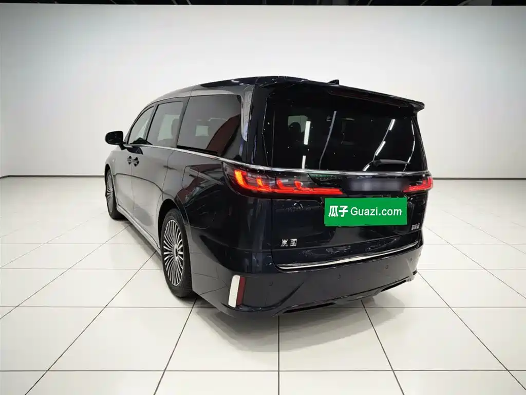 Voyah Dreamer PHEV 4 WD Flagship Kunpeng