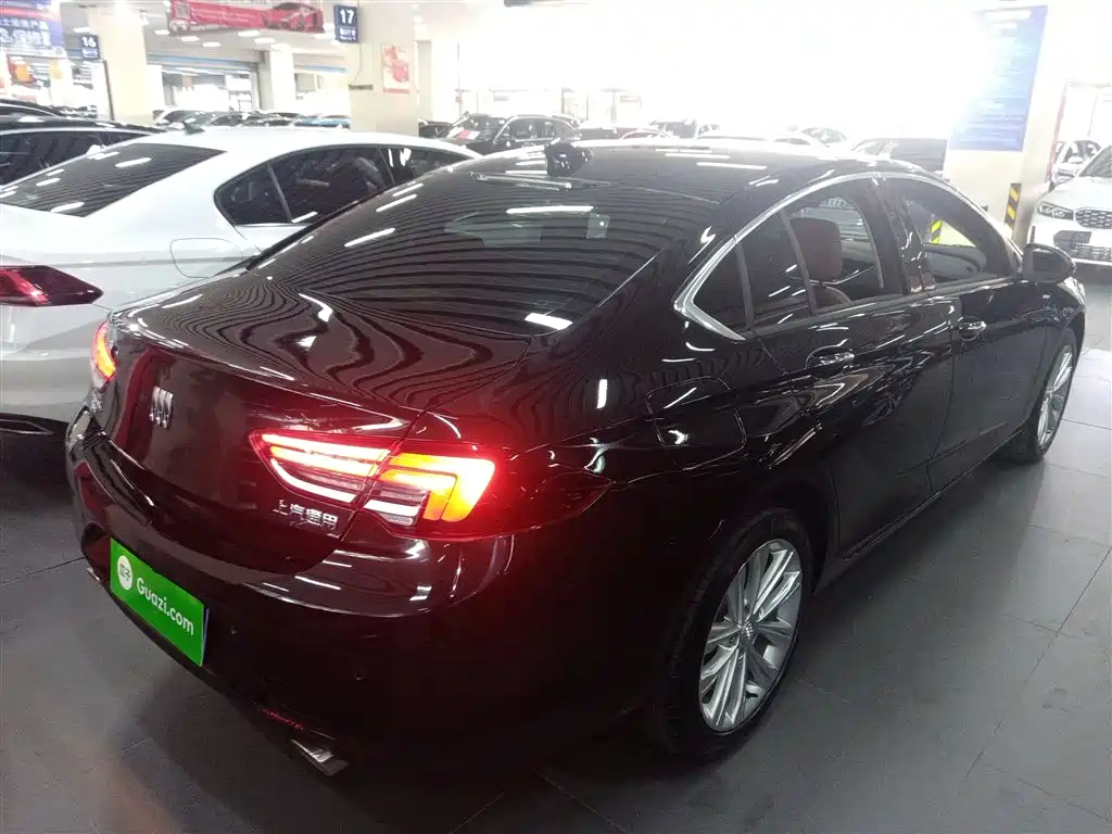 Regal 28 T Indulge