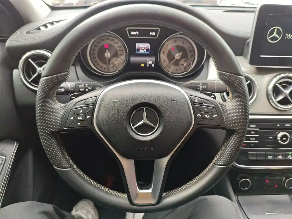 Mercedes-Benz GLA GLA 200 Fashion
