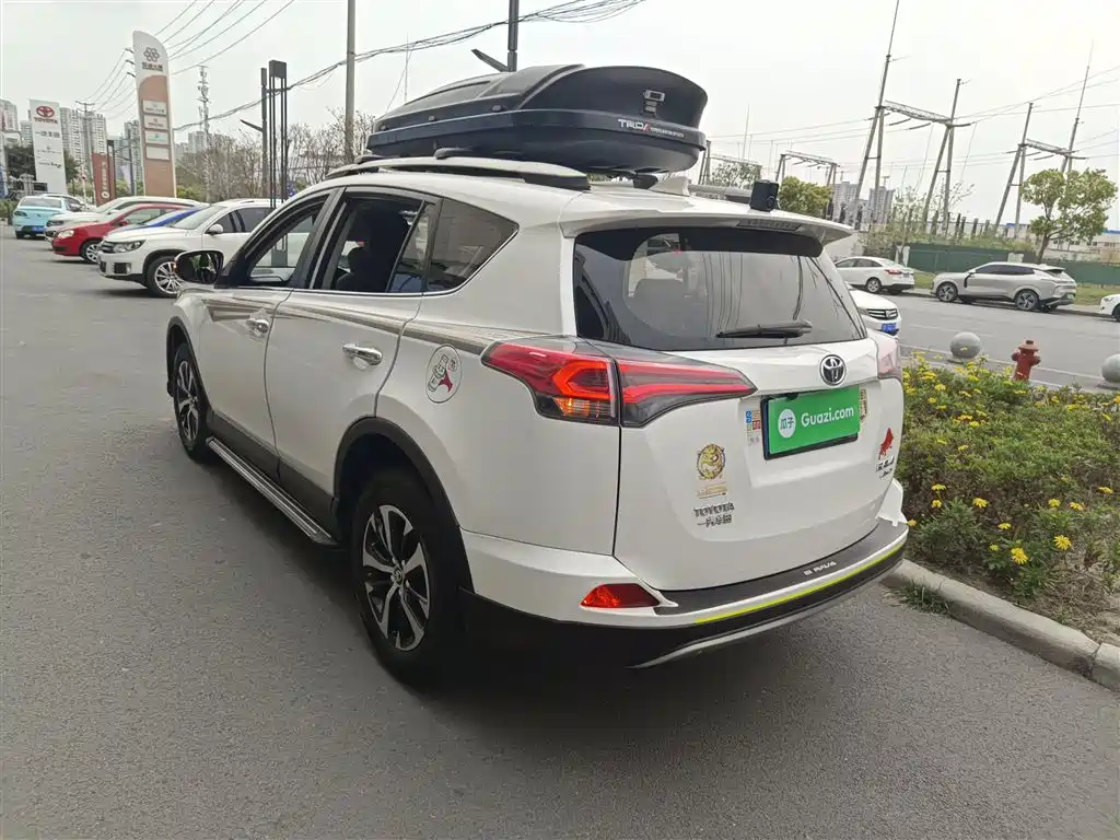 RAV4 2.0 L CVT 2 WD Urban CN-V