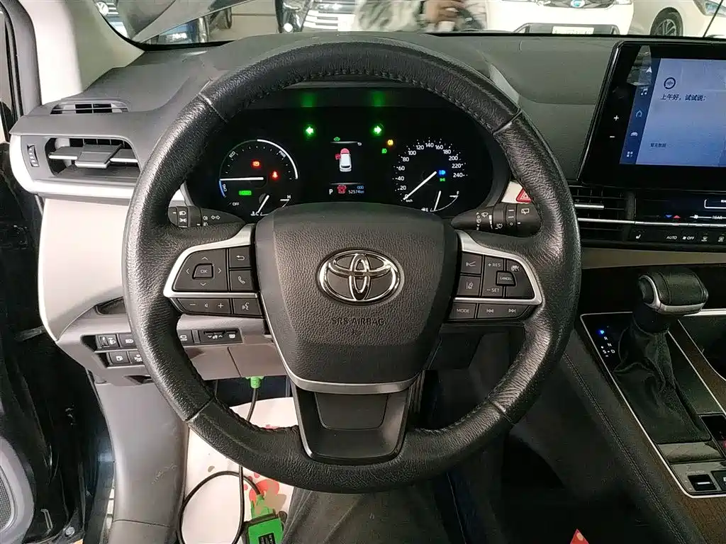 Granvia 2.5 L Hybrid Distinguished PLUS