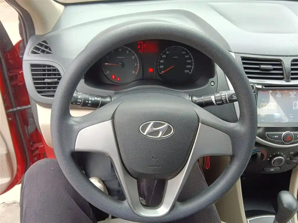 Accent 1.4 L Auto Intelligent GLS
