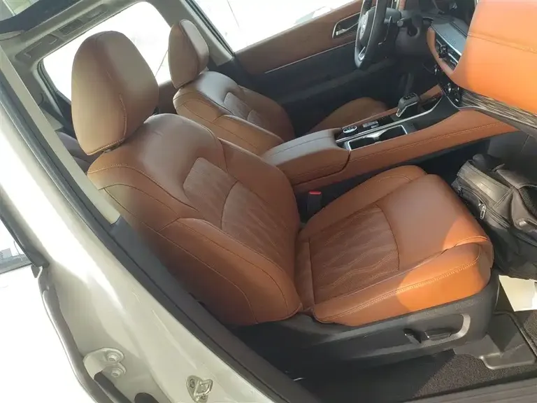 Nissan Tanlu 380 VC-TURBO 4 WD Smart Supreme 6-seat