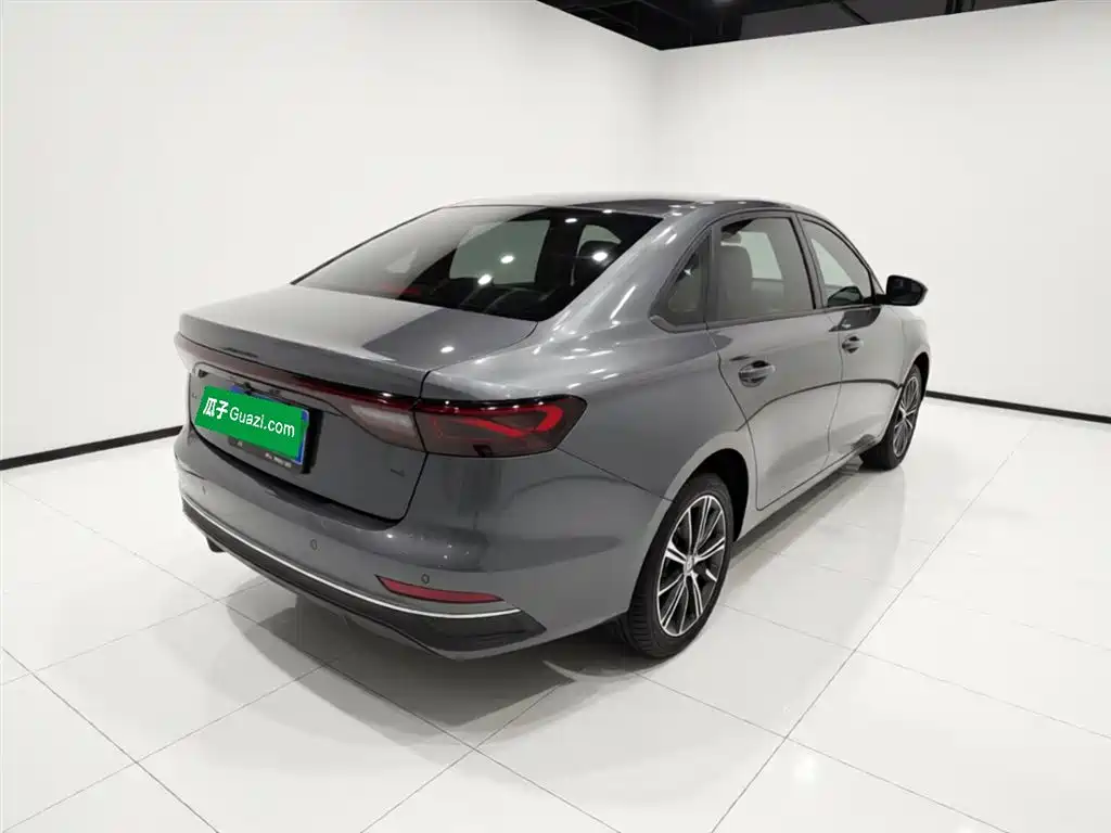 Emgrand 4 th Gen 1.5 L CVT Flagship