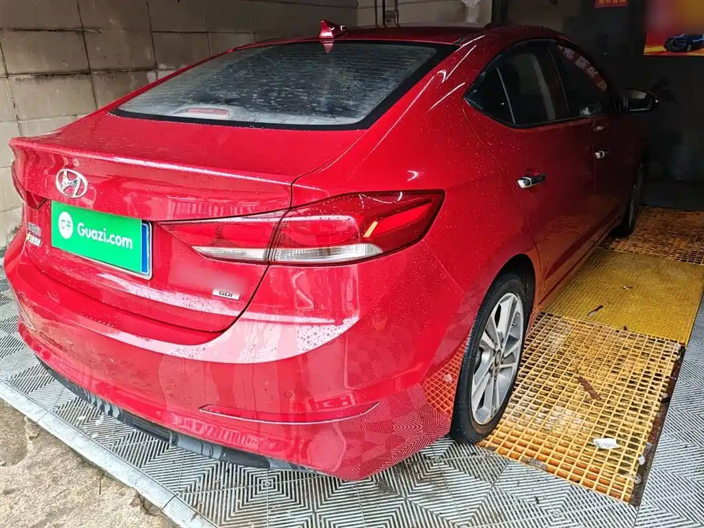 Elantra 1.6 L Auto Smart Dazzle · Elite
