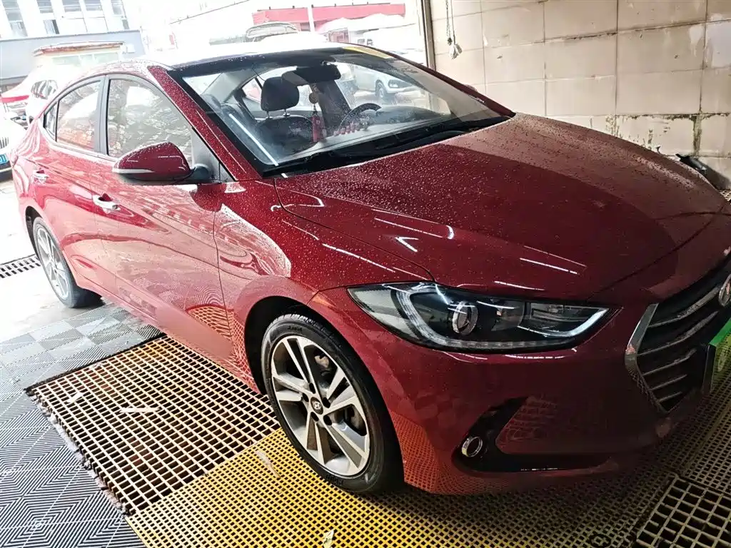Elantra 1.6 L Auto Smart Dazzle · Elite