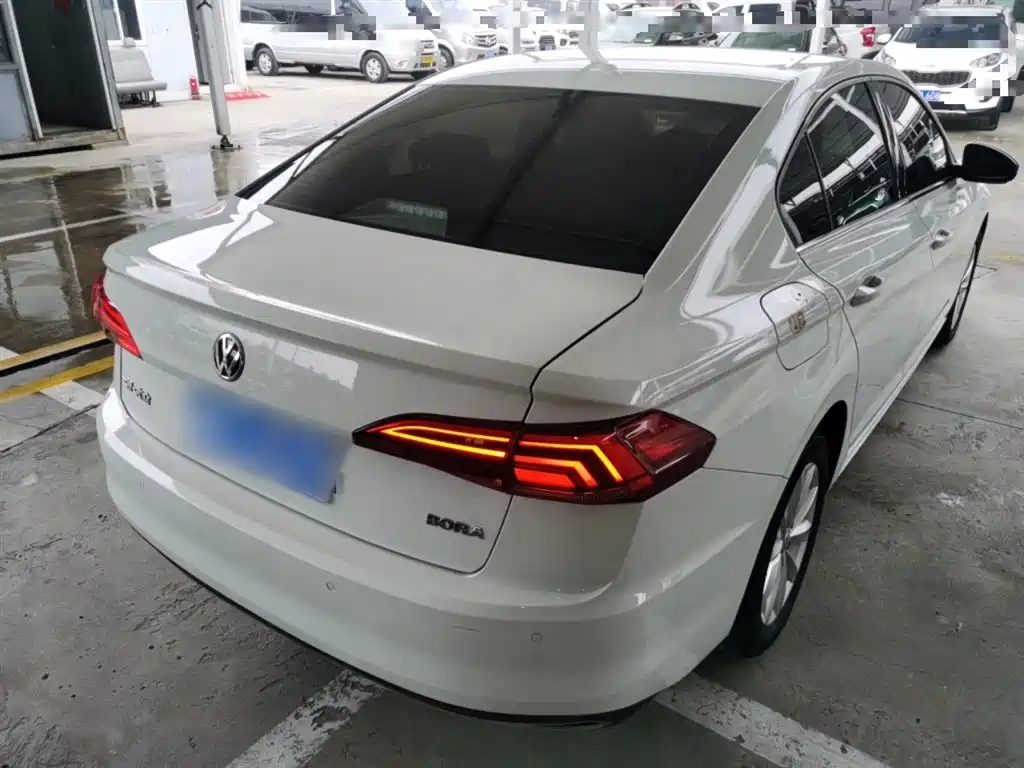 Bora 1.5 L Auto Comfort