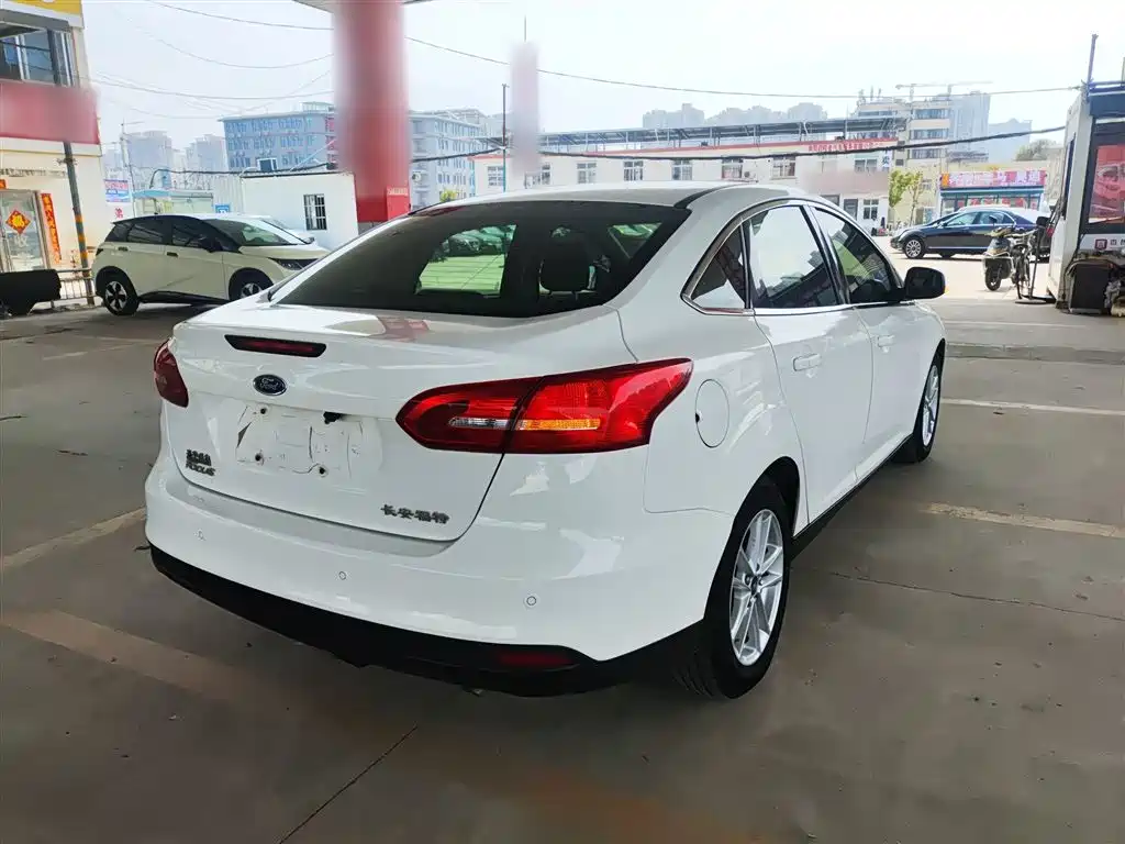 Focus Sedan 1.6 L Auto Style
