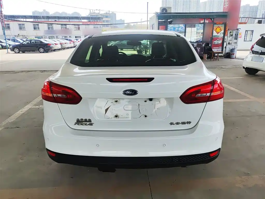 Focus Sedan 1.6 L Auto Style