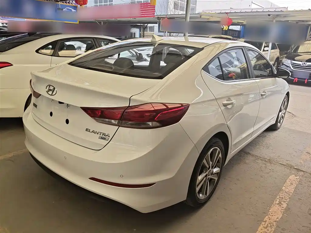 Elantra 1.6 L Auto Smart Dazzle · Elite