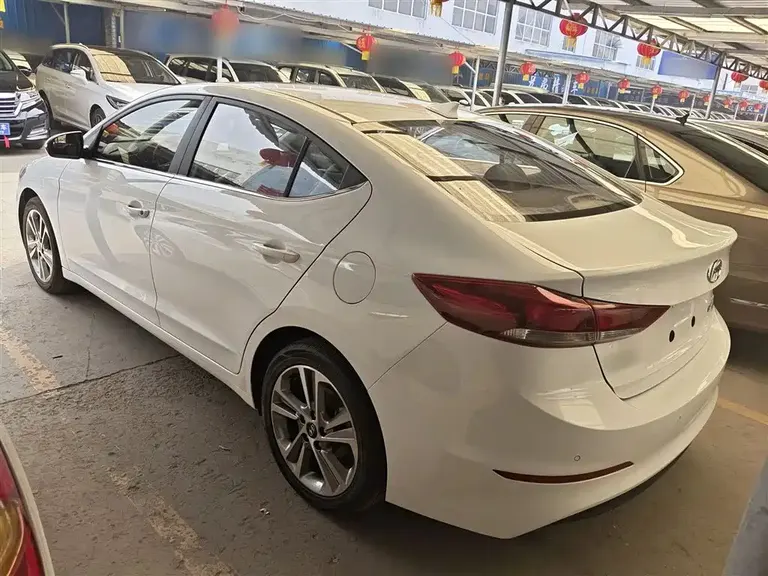 Hyundai Elantra 1.6 L Auto Smart Dazzle · Elite