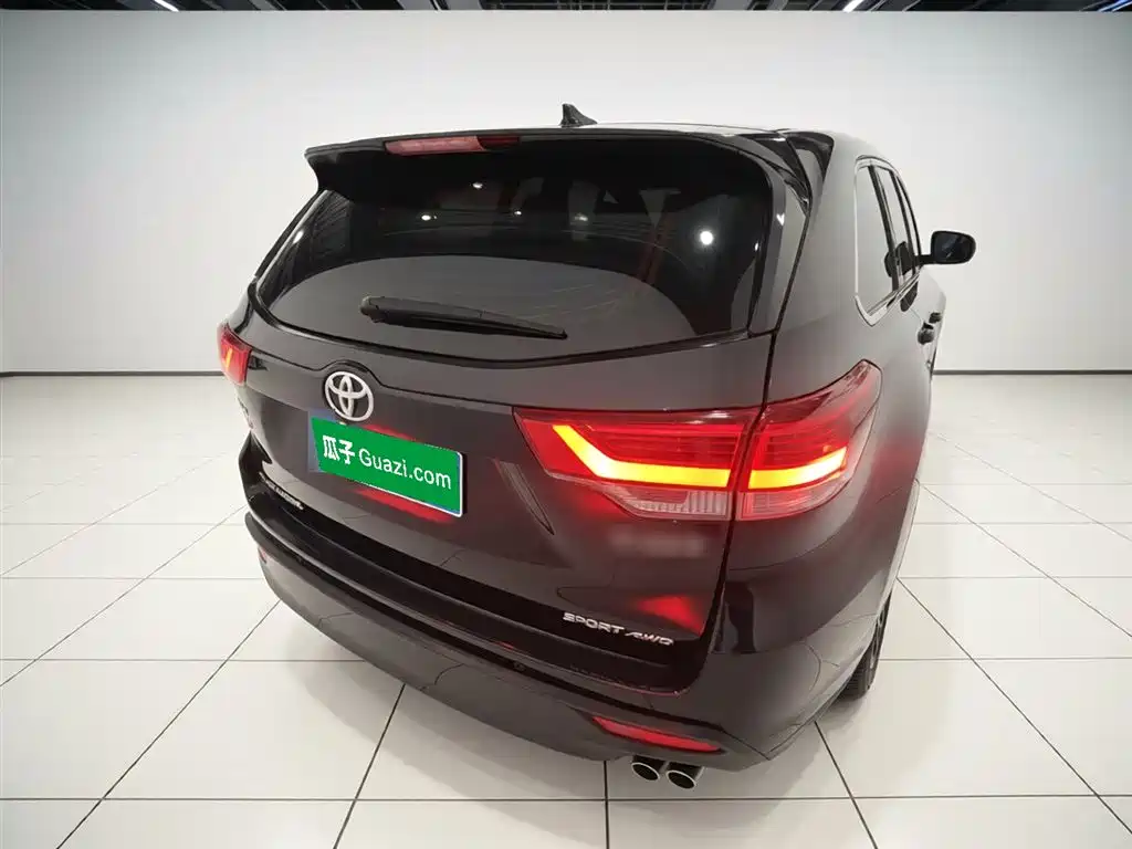 Highlander 2.0 T 4 WD Luxury 7-seat CN-VI