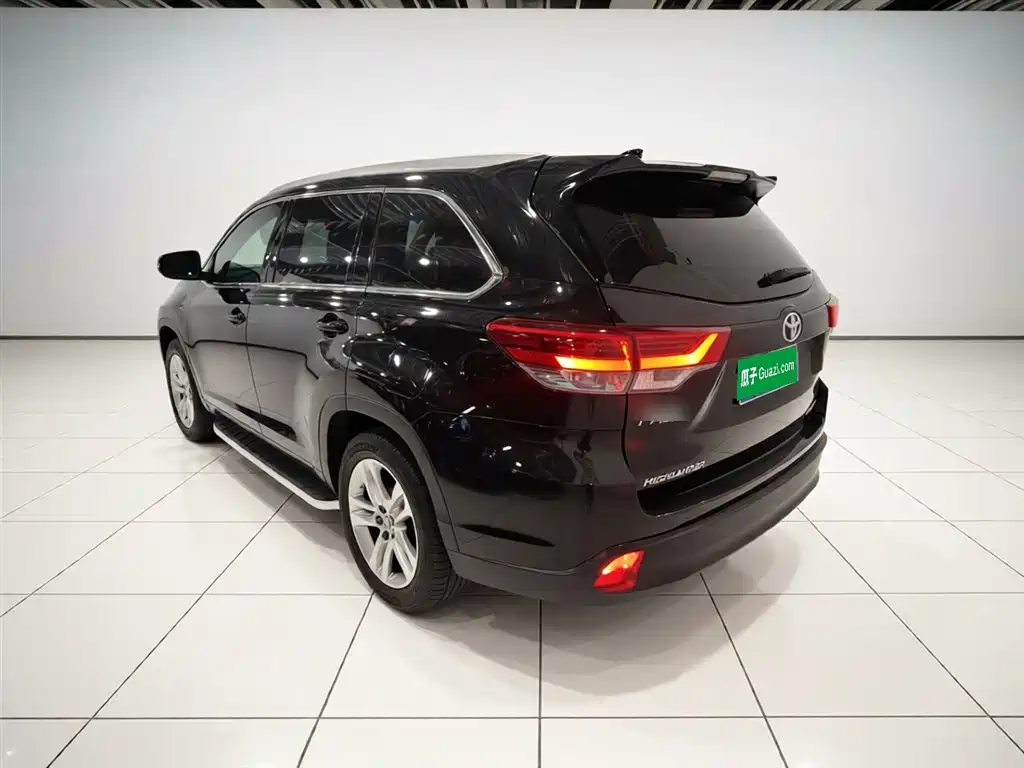 Highlander 2.0 T 4 WD Luxury 7-seat CN-VI