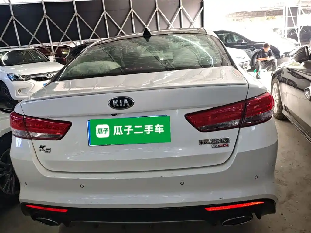 Kia K5 1.6 T Auto LUX