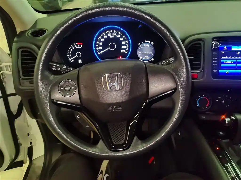 Vezel 1.8 L CVT 2 WD Pioneer