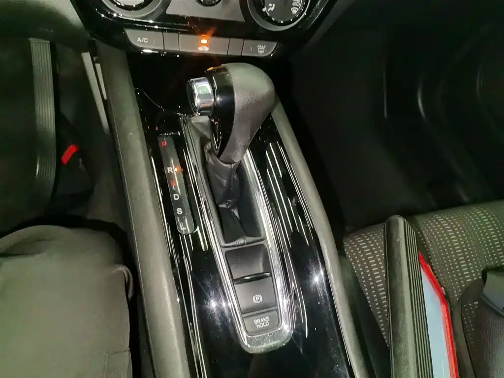 Vezel 1.8 L CVT 2 WD Pioneer