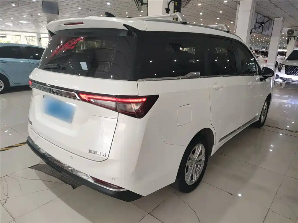 Wuling Jiachen 1.5 T CVT Smart Enjoyment Luxury