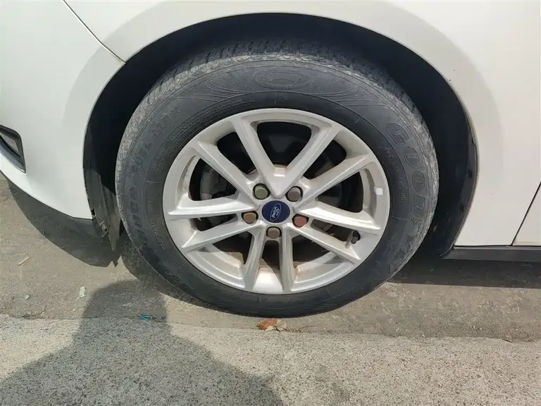 Ford Focus Sedan 1.6 L Auto Style