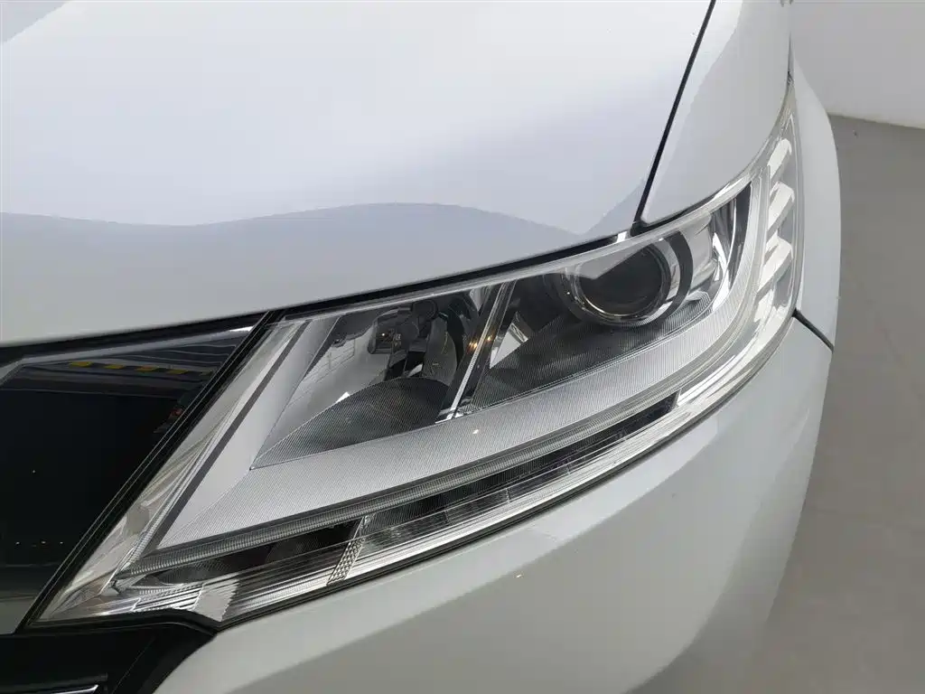 Odyssey 2.4 L Luxury