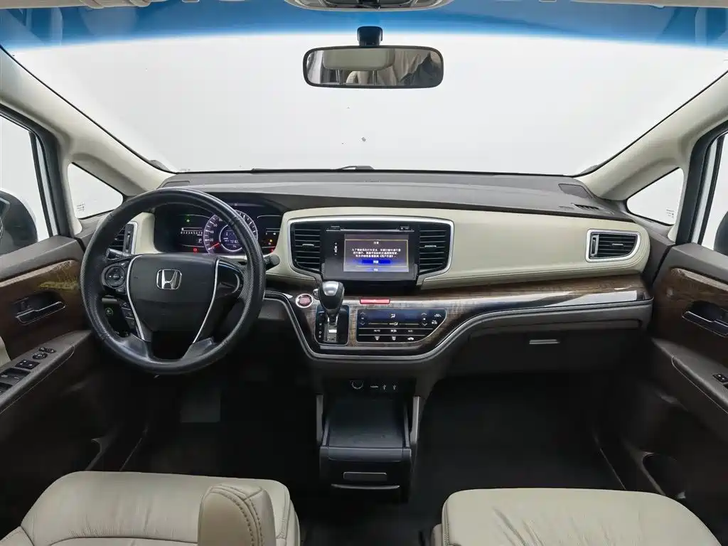 Odyssey 2.4 L Luxury