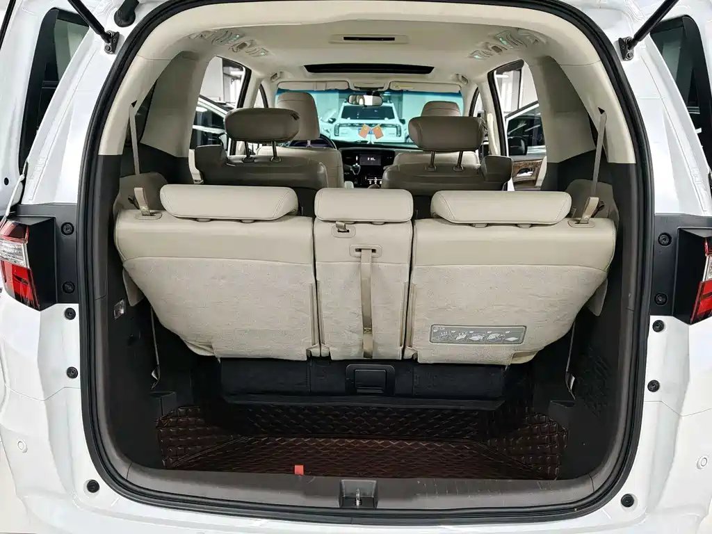 Odyssey 2.4 L Luxury