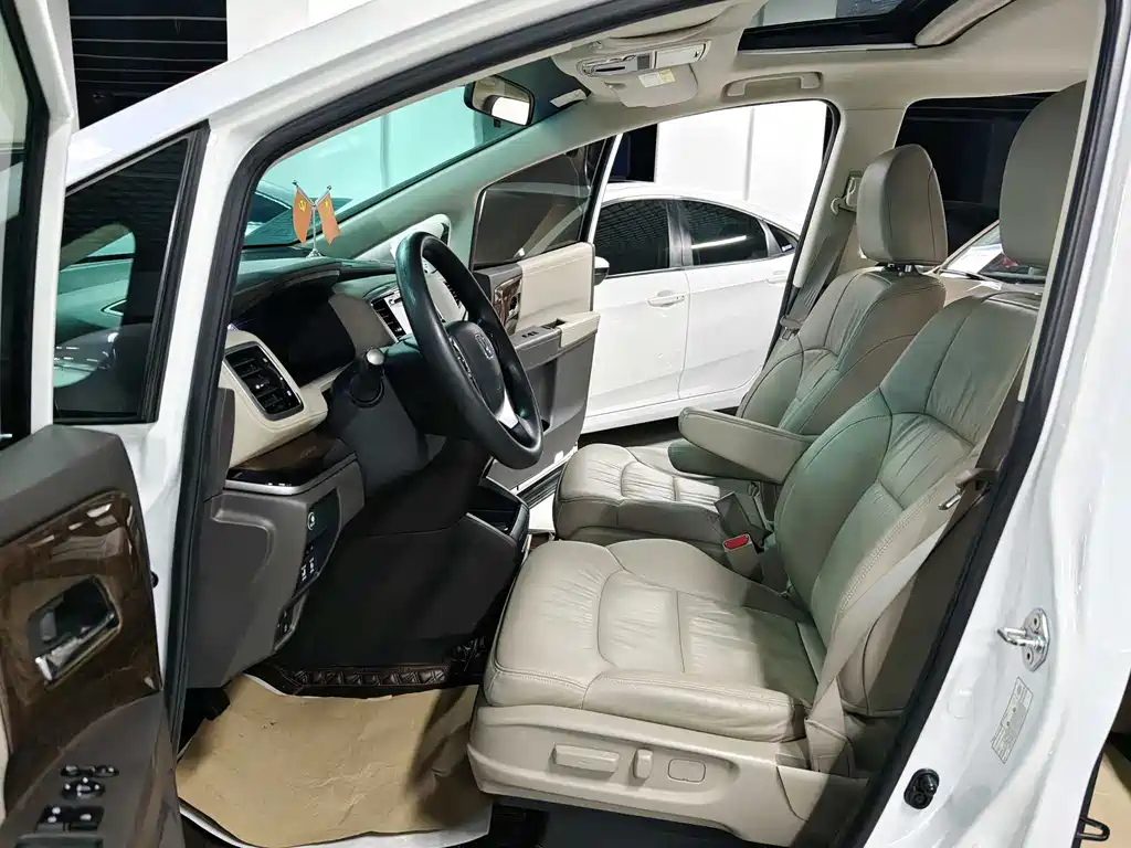 Odyssey 2.4 L Luxury
