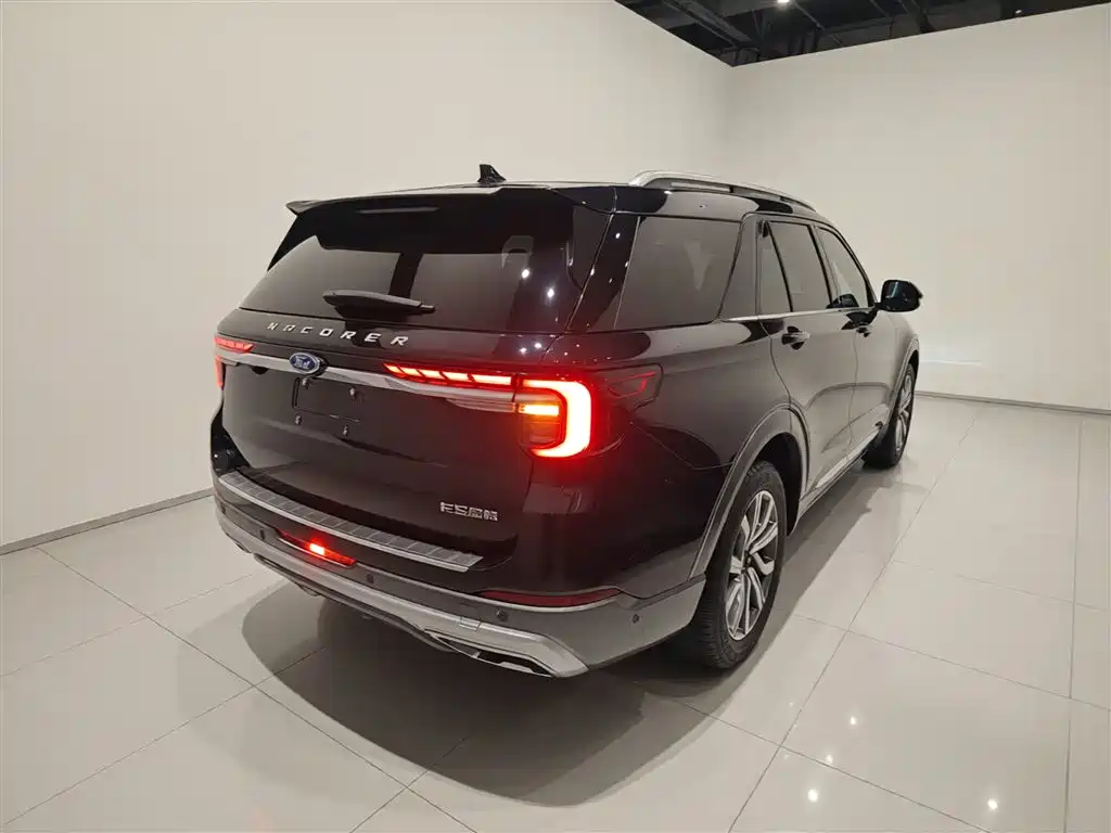 Explorer EcoBoost 285 4 WD Titanium 6-seat
