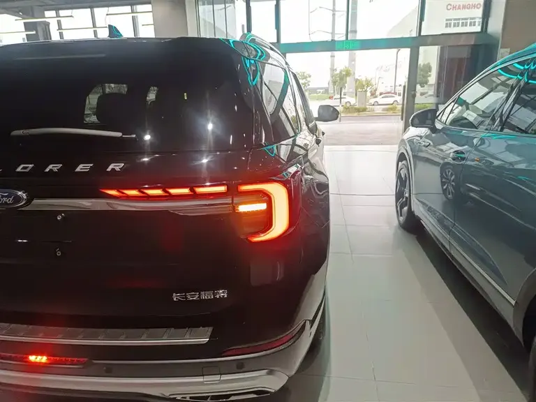 Ford Explorer EcoBoost 285 4 WD Titanium 6-seat