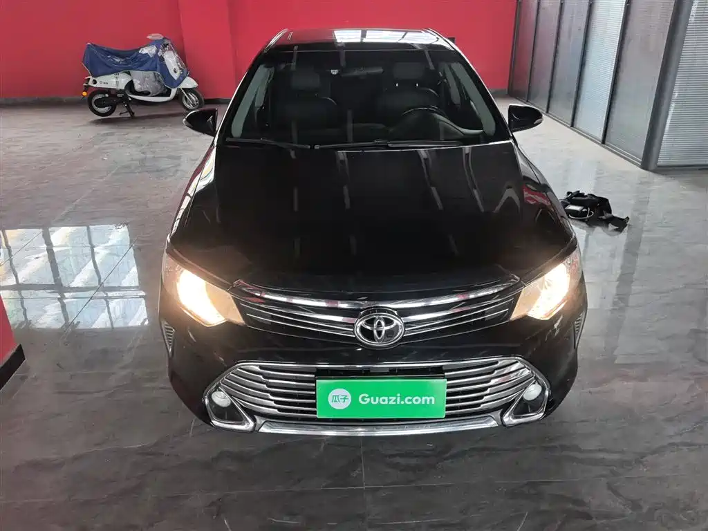 Camry 2.0 G 10 th Anniversary Commemorative Leading