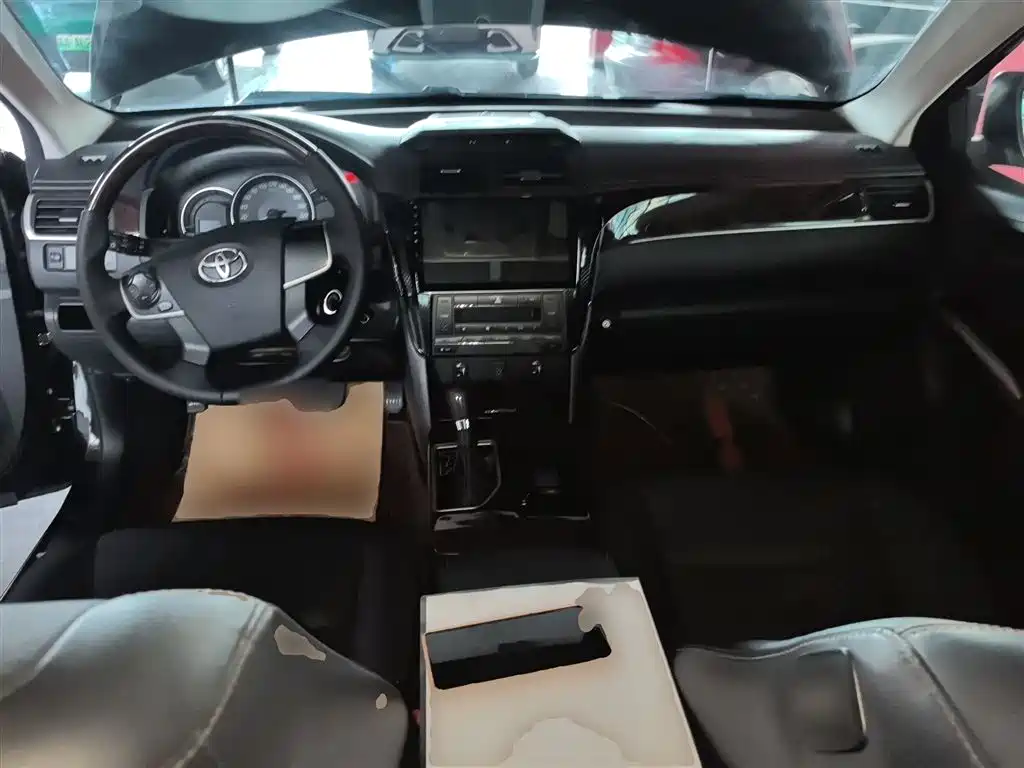 Camry 2.0 G 10 th Anniversary Commemorative Leading