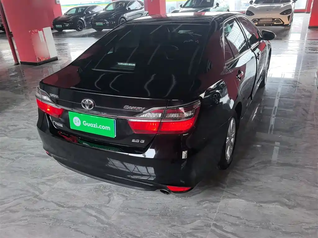 Camry 2.0 G 10 th Anniversary Commemorative Leading