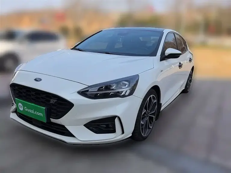 Ford Focus Sedan EcoBoost 180 Auto ST Line