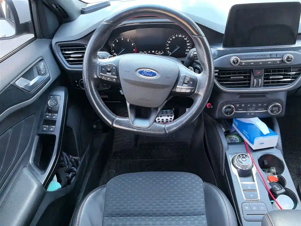 Focus Sedan EcoBoost 180 Auto ST Line