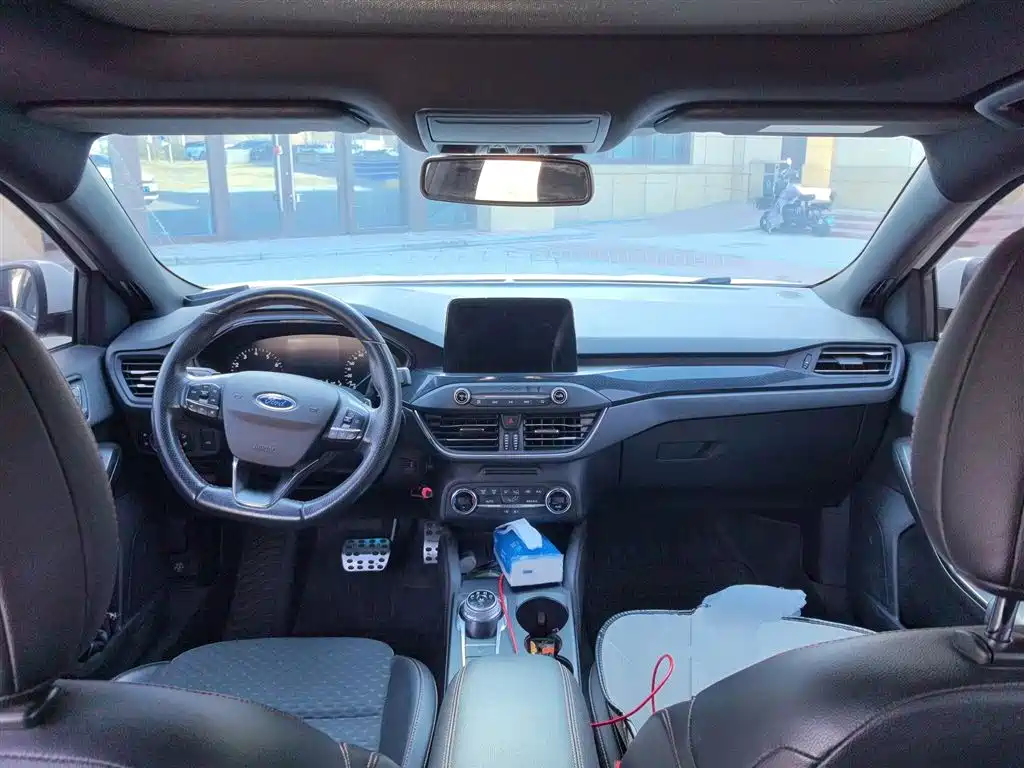 Focus Sedan EcoBoost 180 Auto ST Line