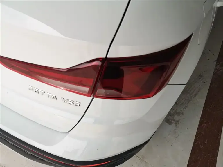 Jetta VS5 280 TSI Auto Progressive