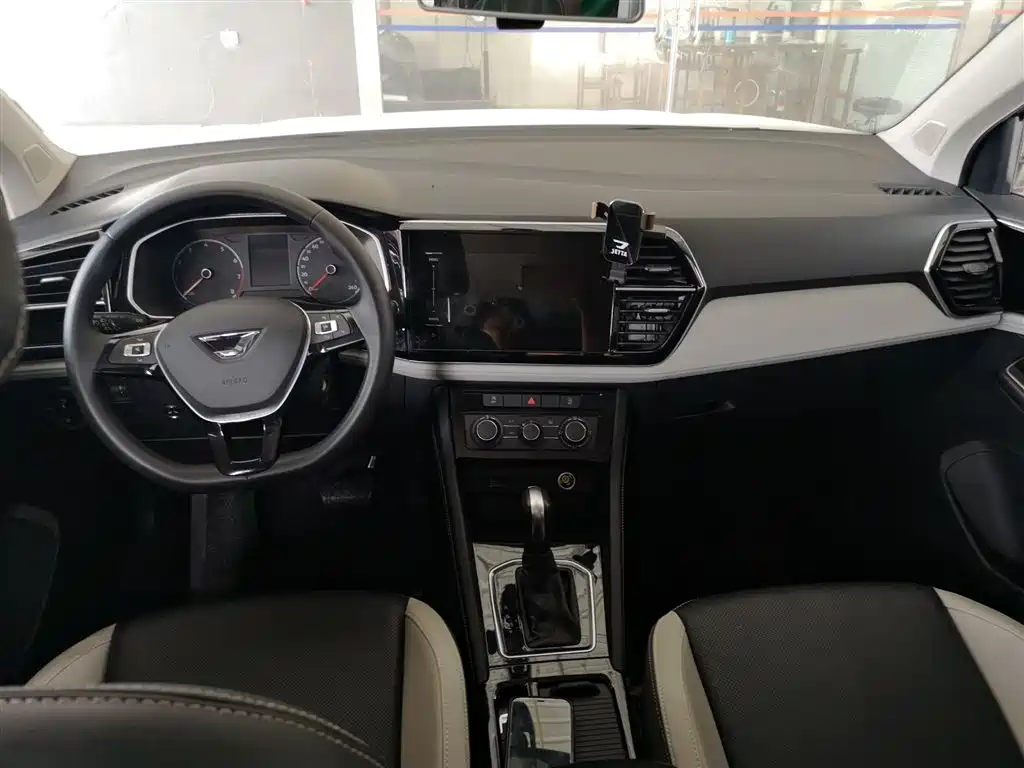 Jetta VS5 280 TSI Auto Progressive
