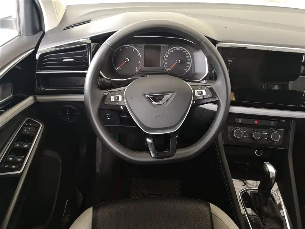 Jetta VS5 280 TSI Auto Progressive