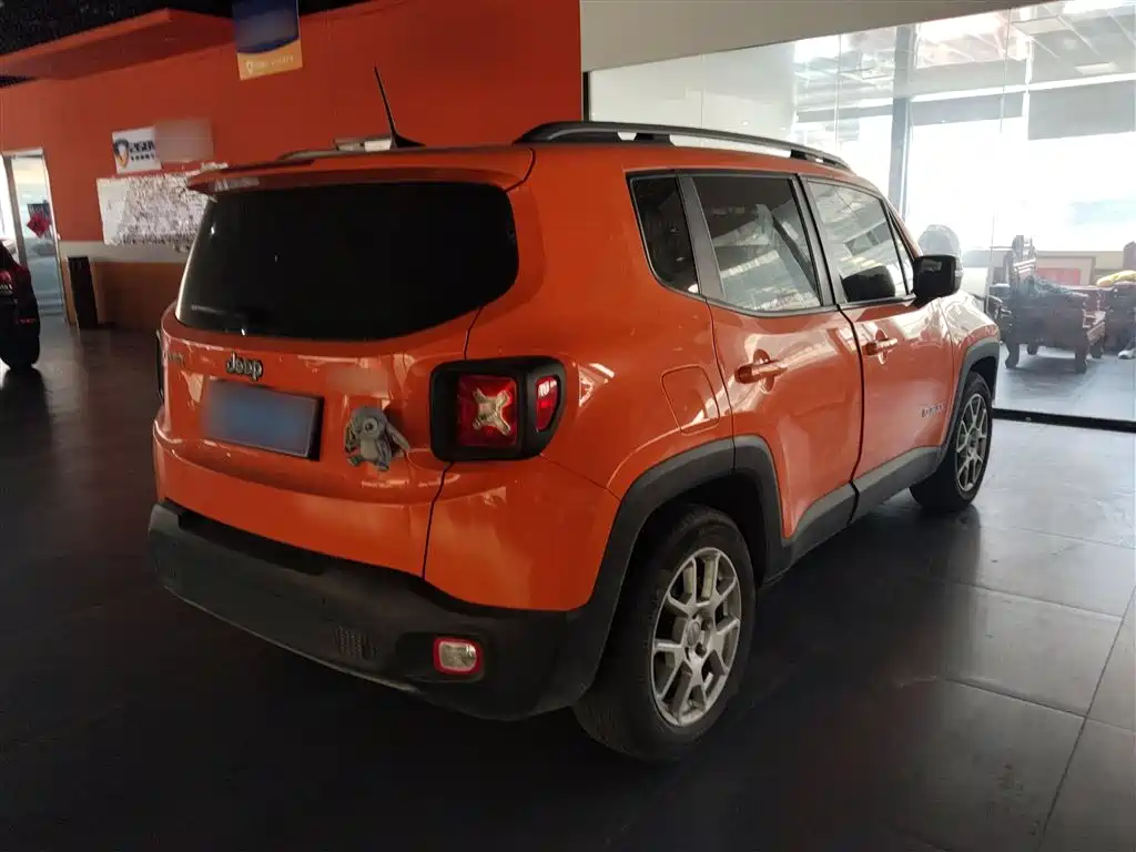 Renegade 自由侠 2019款 220 T 自动精英版