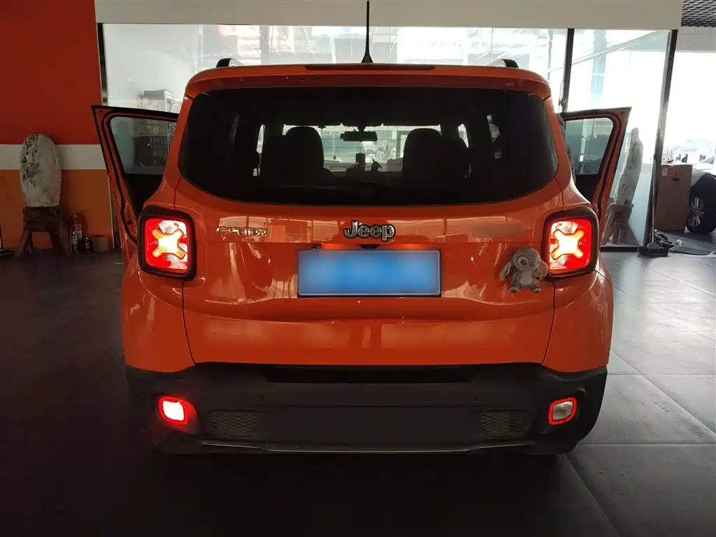 Renegade 自由侠 2019款 220 T 自动精英版