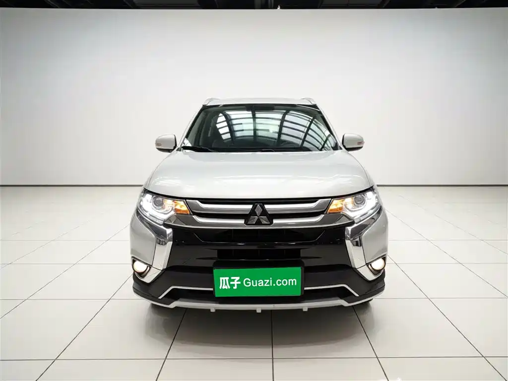 Outlander 2.4 L 4 WD Elite 5-seat