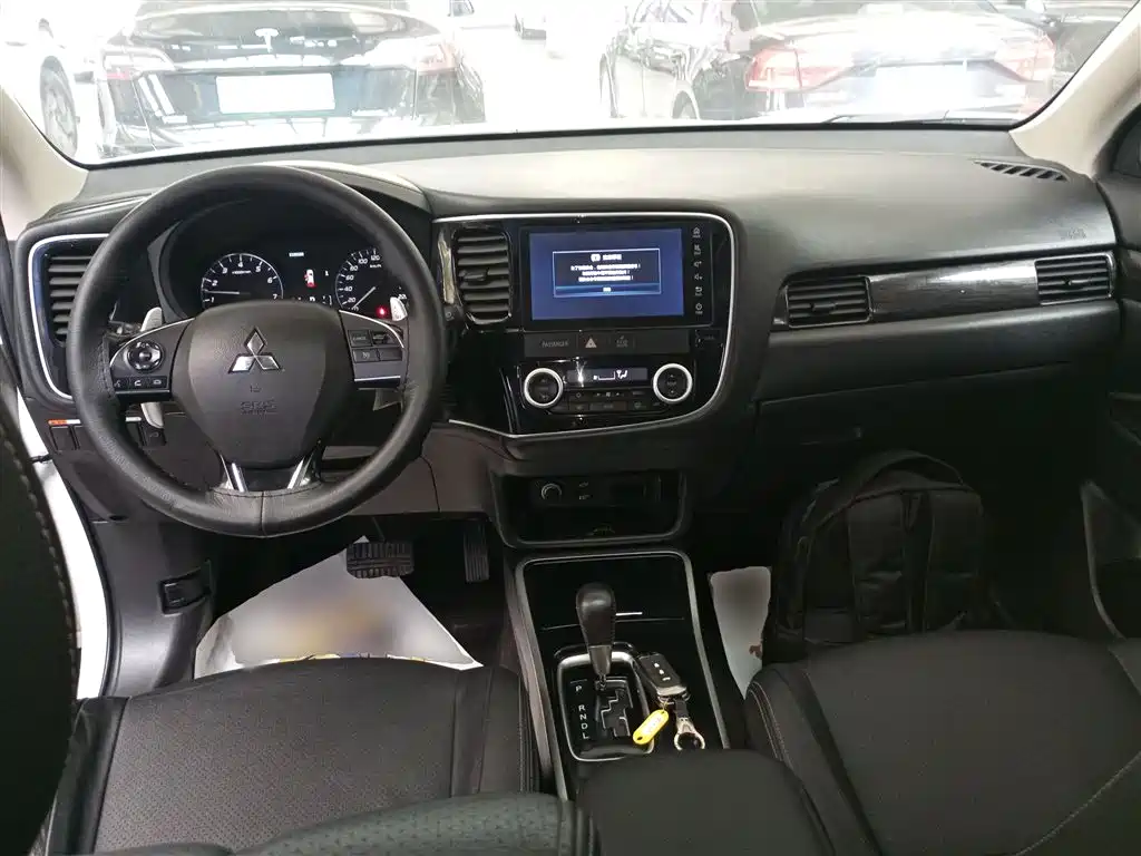Outlander 2.4 L 4 WD Elite 5-seat