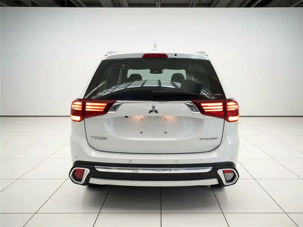 Outlander 2.4 L 4 WD Elite 5-seat