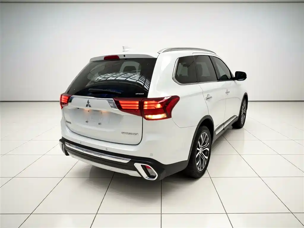 Outlander 2.4 L 4 WD Elite 5-seat