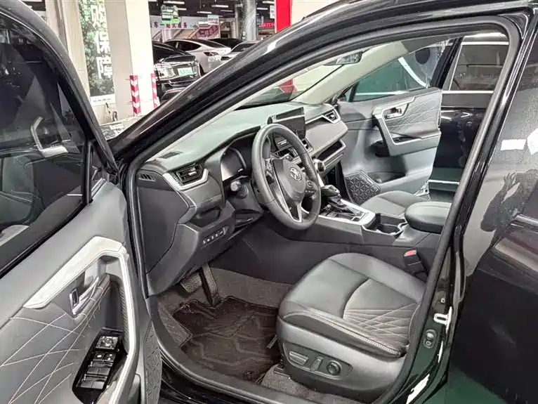 RAV4 2.0 L CVT 2 WD Style Plus